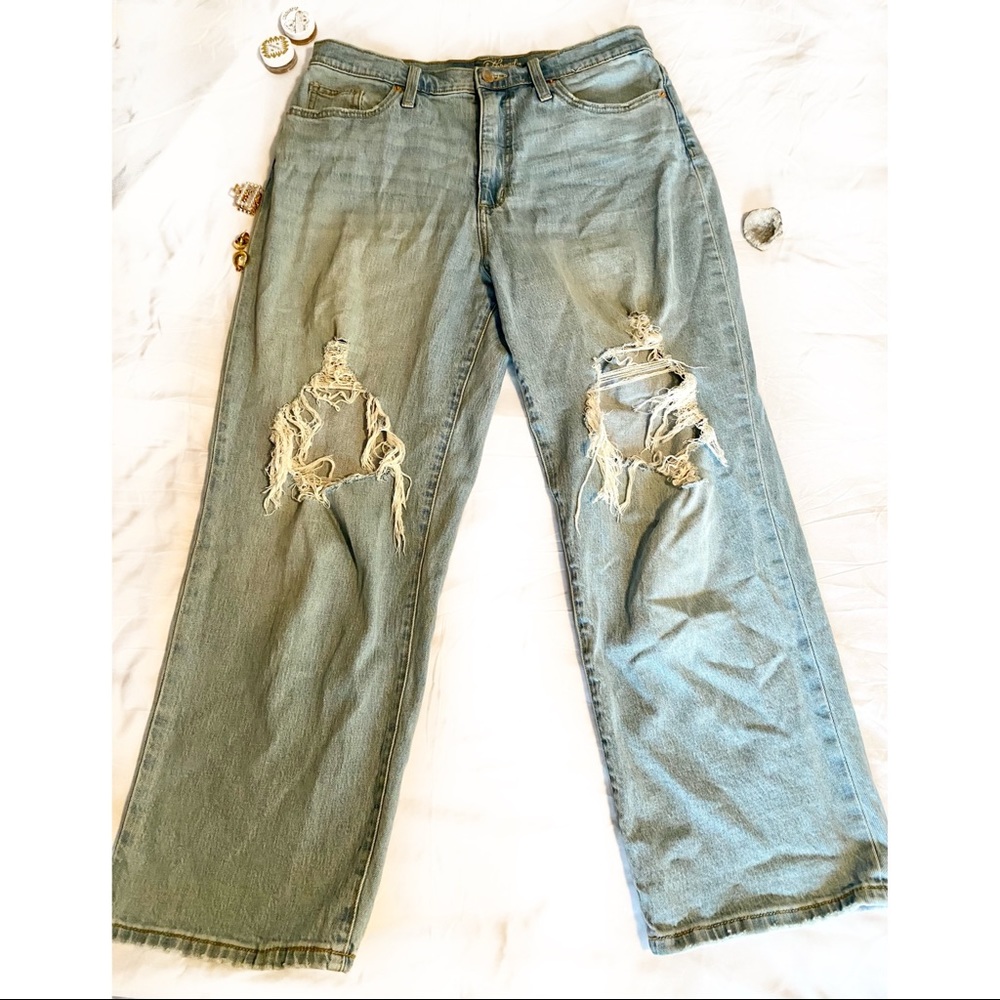 Universal Thread High Waisted Ripped Mom Jeans size 12